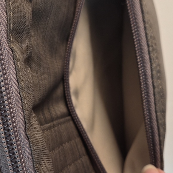 Lug Carousel- convertible cross body bag- tan - Picture 8 of 14